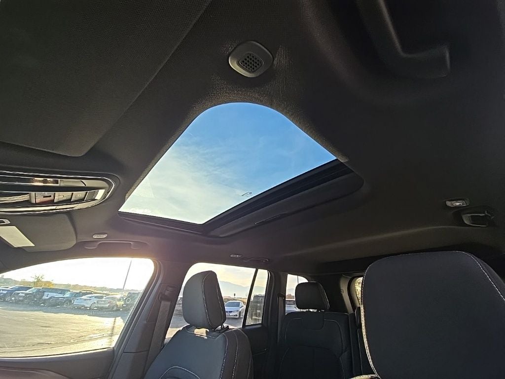 2025 Jeep Grand Cherokee GRAND CHEROKEE LAREDO X 4X4