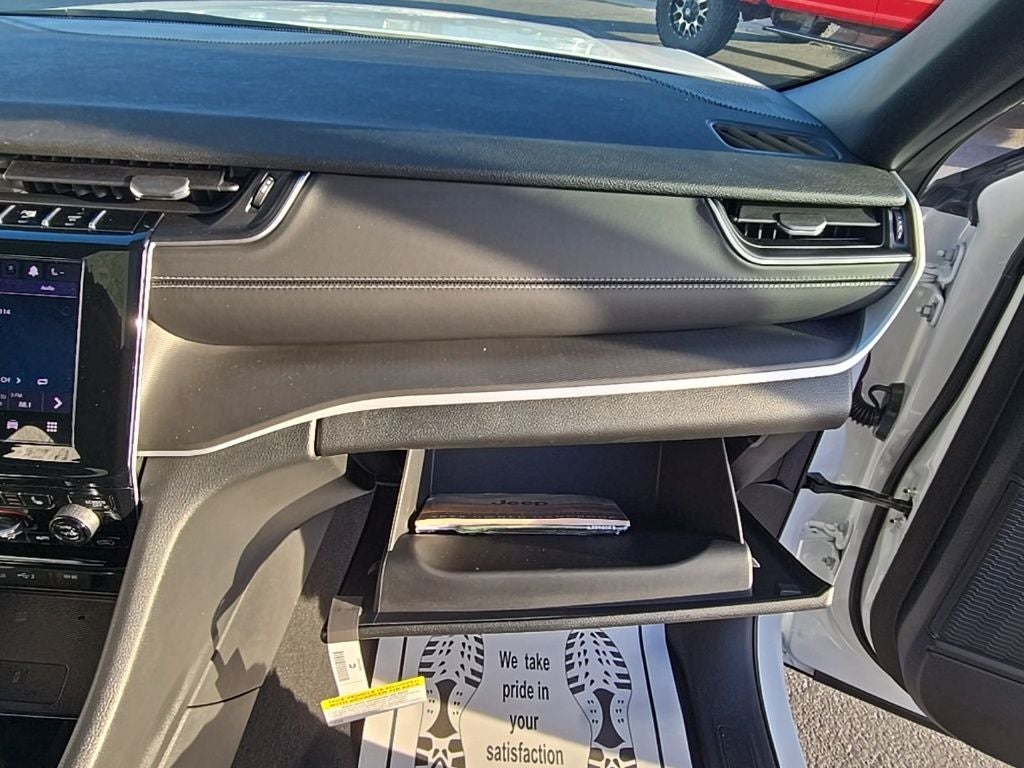 2025 Jeep Grand Cherokee GRAND CHEROKEE LAREDO X 4X4