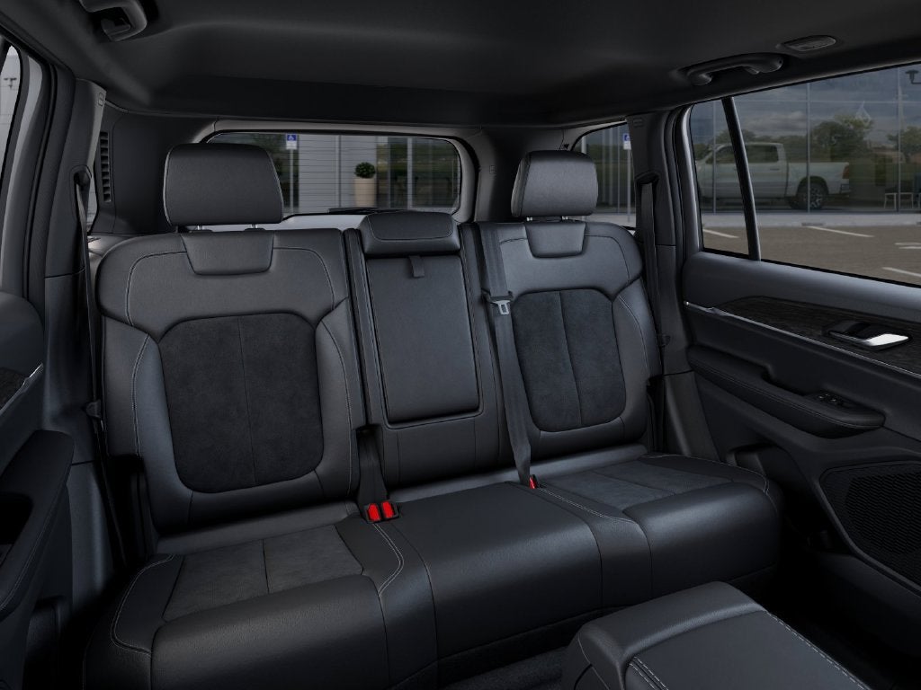 2027 Jeep Grand Cherokee GRAND CHEROKEE LAREDO ALTITUDE 4X4