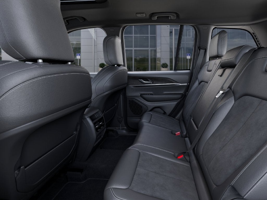 2027 Jeep Grand Cherokee GRAND CHEROKEE LAREDO ALTITUDE 4X4