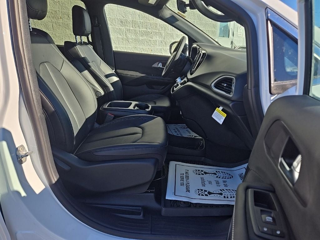 2026 Chrysler Voyager VOYAGER LX