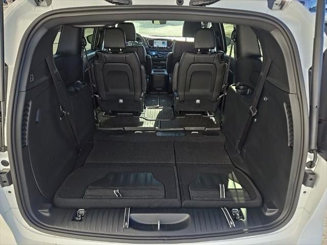 2026 Chrysler Voyager VOYAGER LX