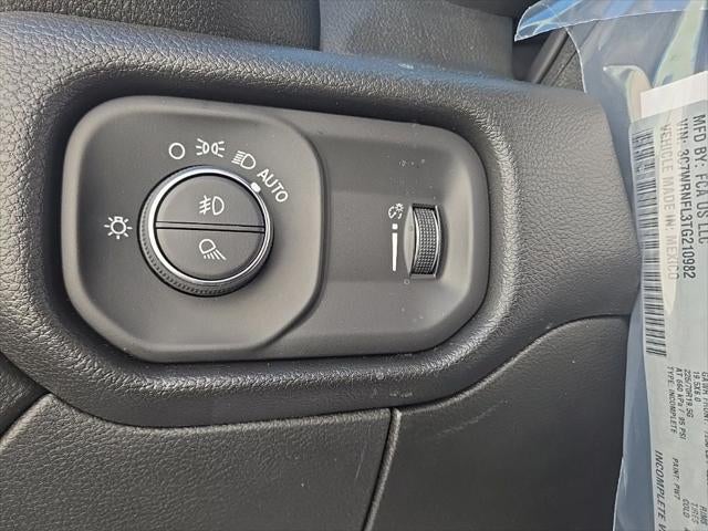 2026 RAM Ram 5500 Chassis Cab RAM 5500 TRADESMAN CHASSIS CREW CAB 4X4 84' CA