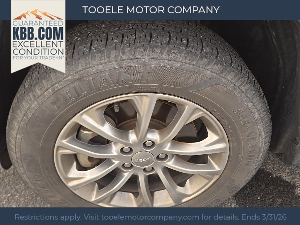 2021 Jeep Cherokee Latitude Plus + Heated Front Seats & Steering Wheel