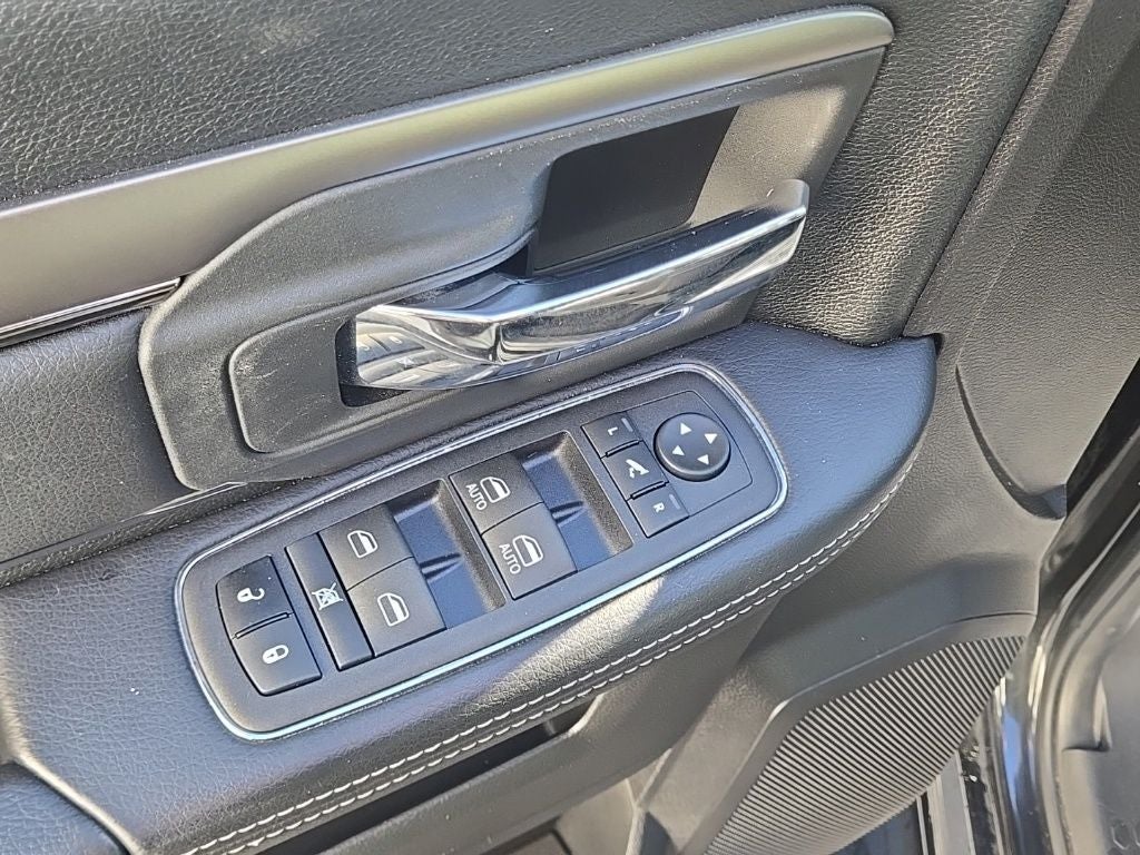 2016 RAM 1500 Sport + Heated Front Seats + Heated Steering Wheel