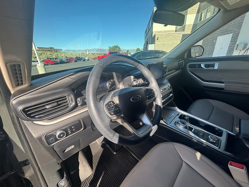 2023 Ford Explorer XLT 202A