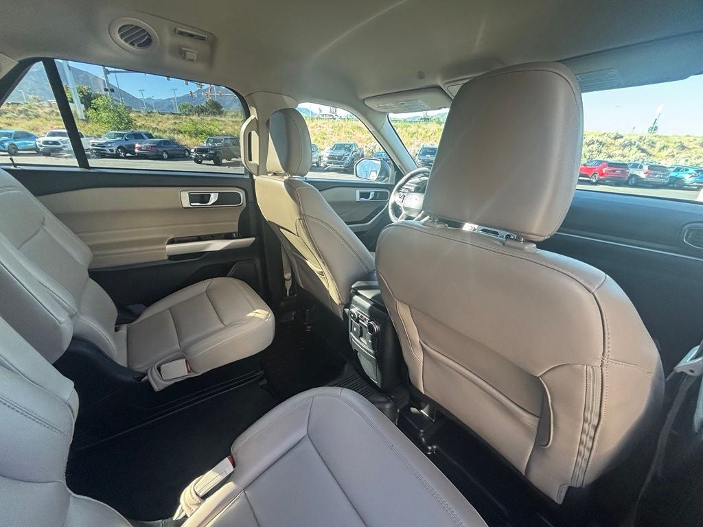 2023 Ford Explorer XLT 202A