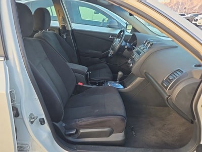 2012 Nissan Altima 2.5 S + Remote Keyless Entry