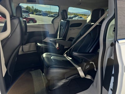 2024 Chrysler Pacifica Touring L + Heated Front Seats & Steering Wheel