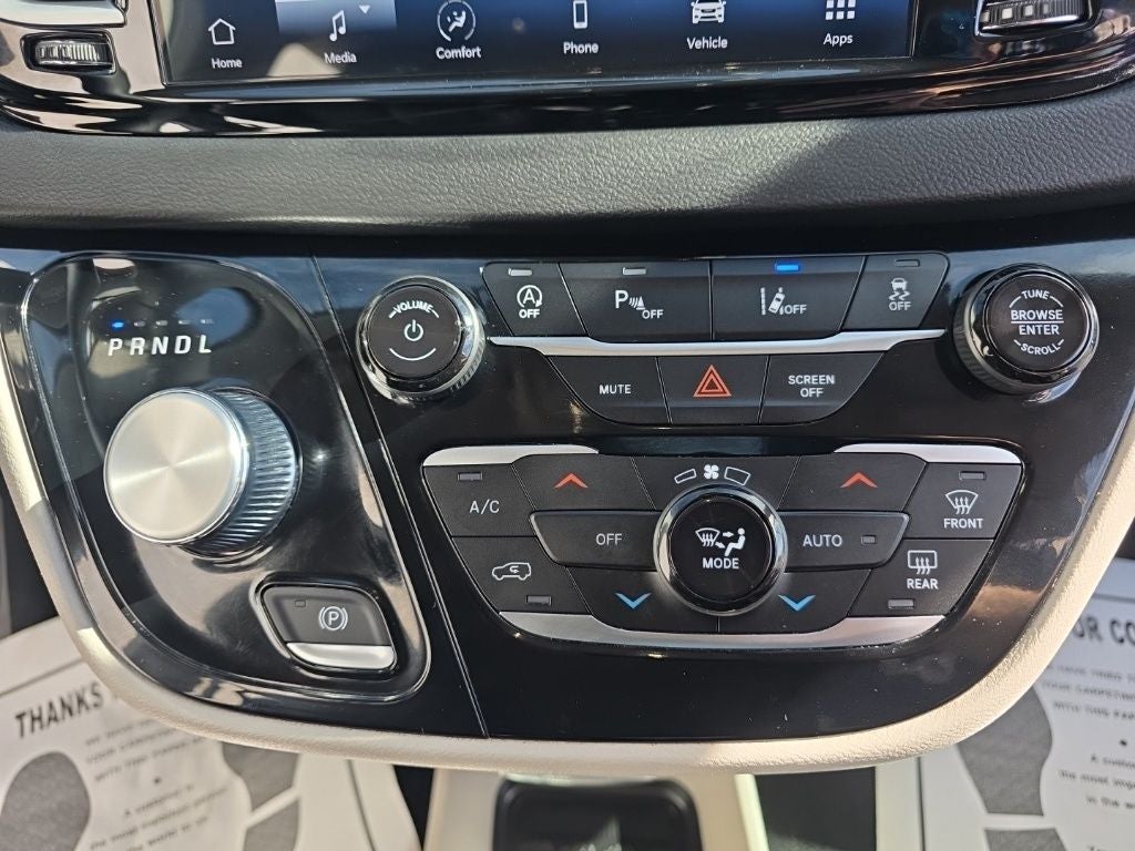 2024 Chrysler Pacifica Touring L + Heated Front Seats & Steering Wheel