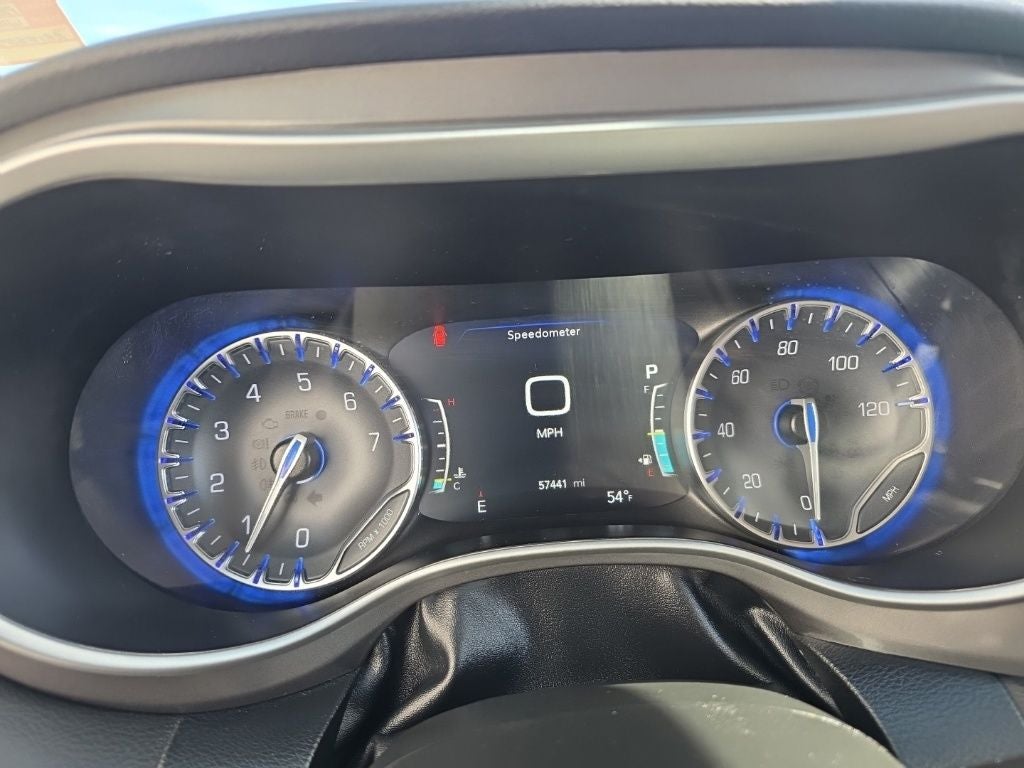 2024 Chrysler Pacifica Touring L + Heated Front Seats & Steering Wheel