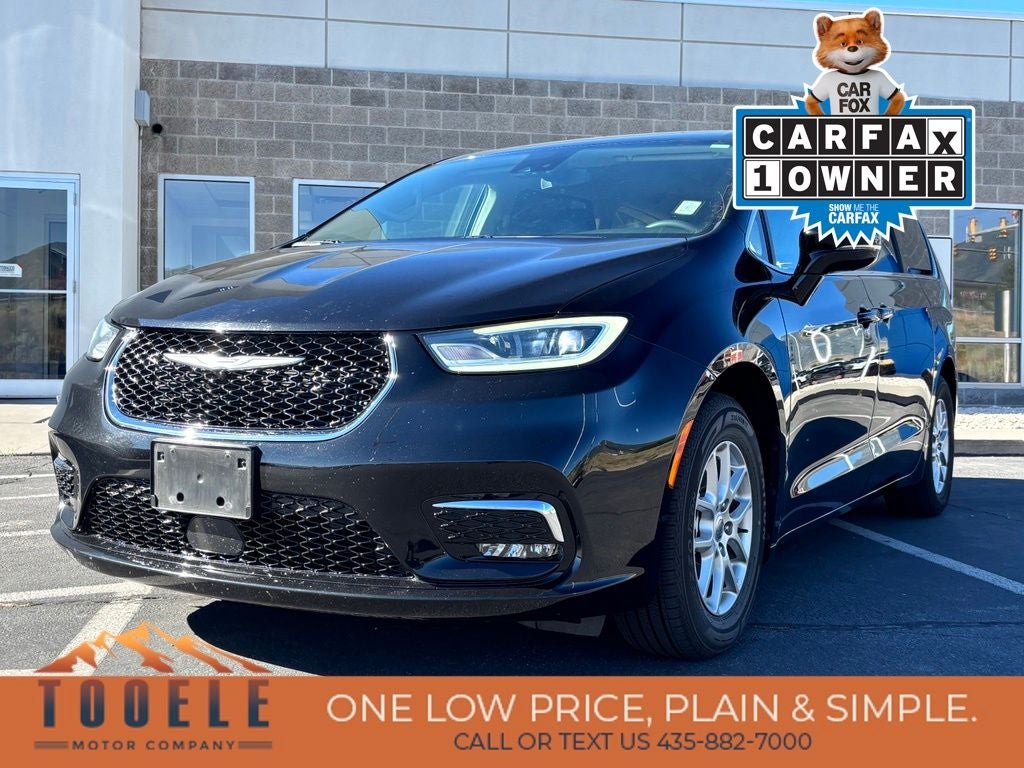 2024 Chrysler Pacifica Touring L's photo