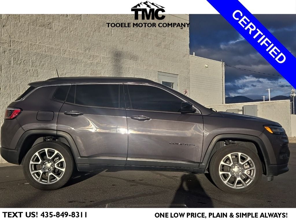 2024 Jeep Compass Latitude Lux + Lane Assist + Heated Front Seats & Steering Whee