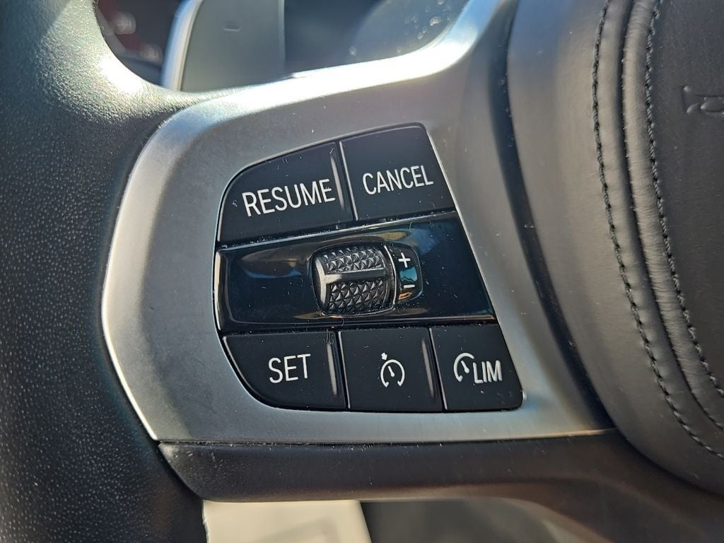 2022 BMW 3 Series 330i xDrive + M Sport Package (337)