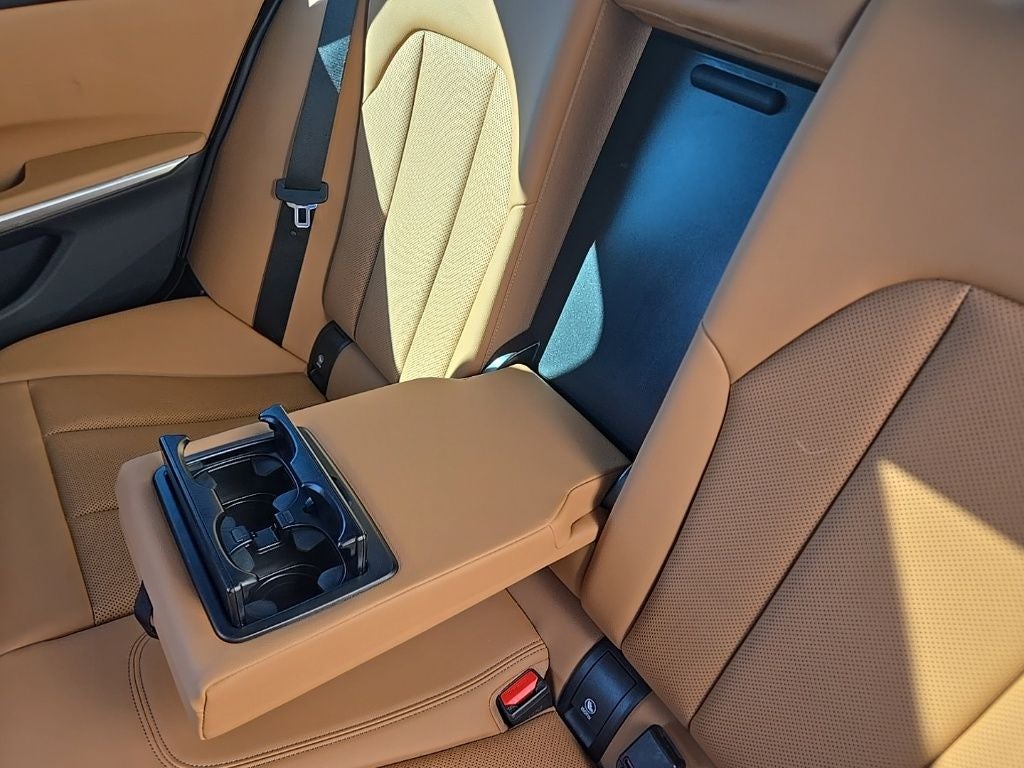 2022 BMW 3 Series 330i xDrive + M Sport Package (337)