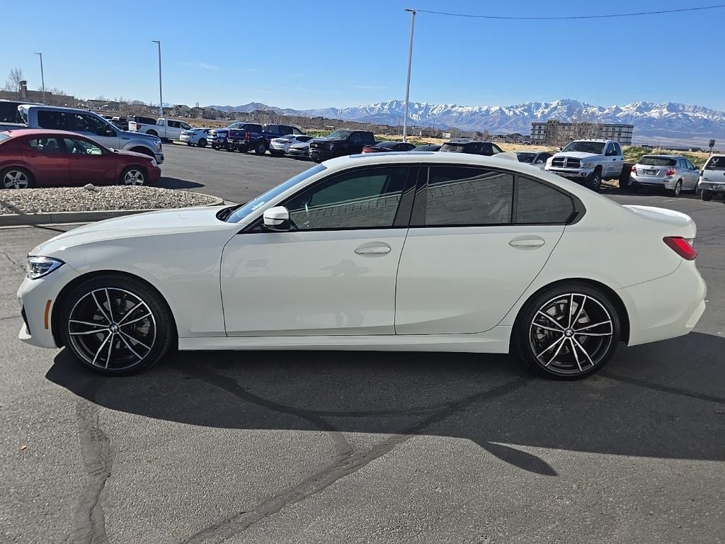 2022 BMW 3 Series 330i xDrive + M Sport Package (337)