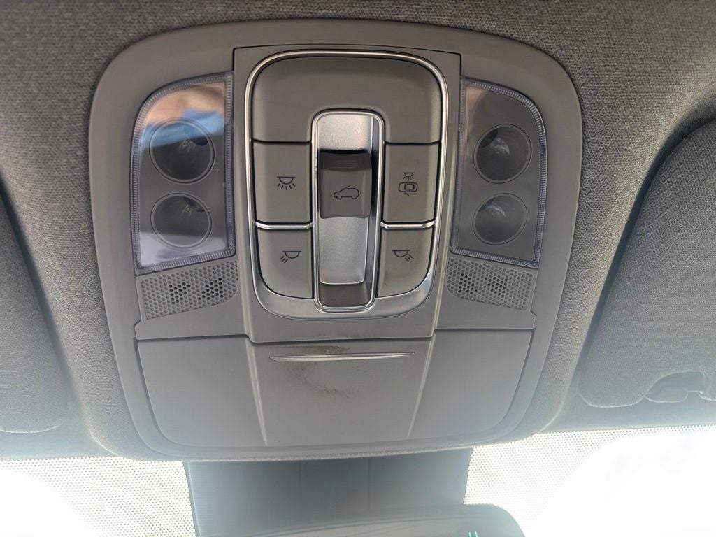 2020 Hyundai Santa Fe Limited - Photo 18