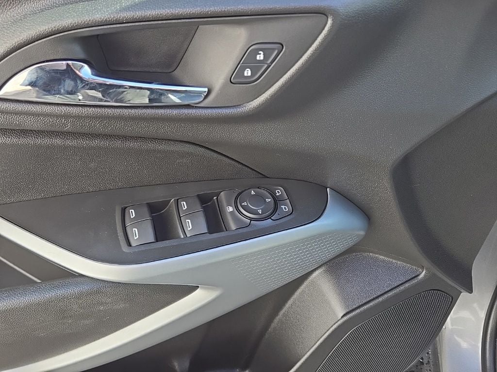 2025 Chevrolet Trax LS + Lane Keep Assist