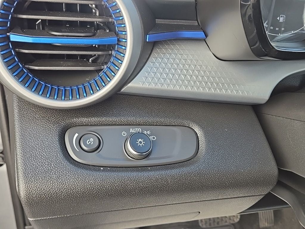 2025 Chevrolet Trax LS + Lane Keep Assist