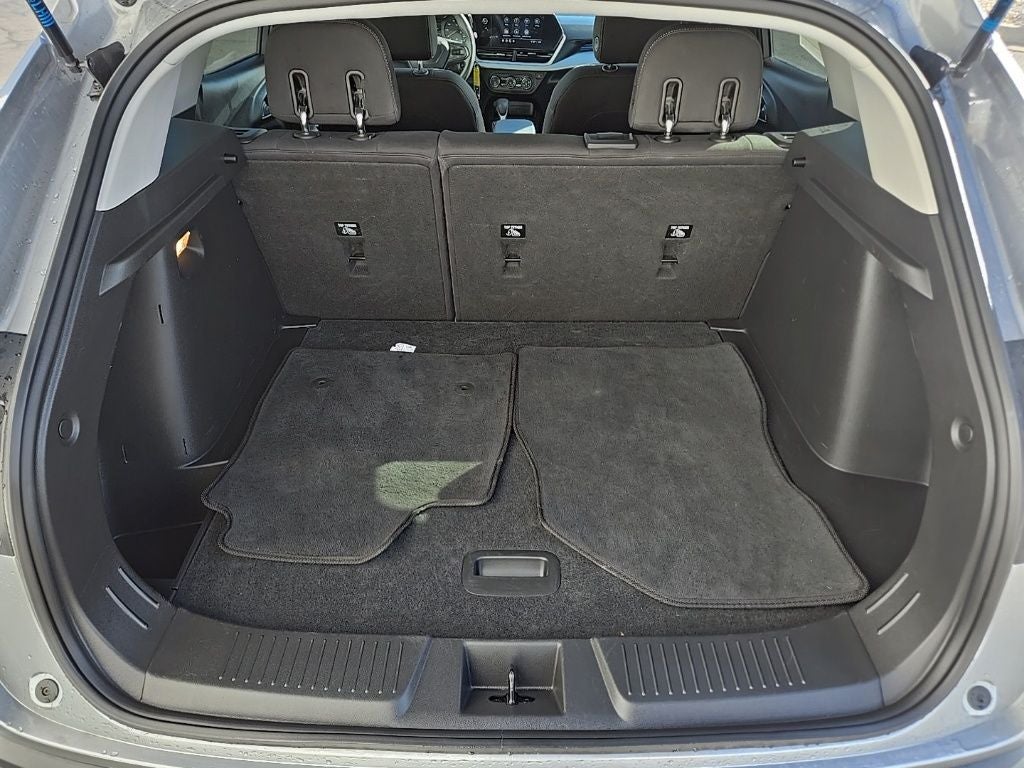 2025 Chevrolet Trax LS + Lane Keep Assist