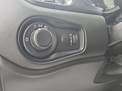 2023 Jeep Renegade Latitude + Push-button Start + Lane Keep Assist