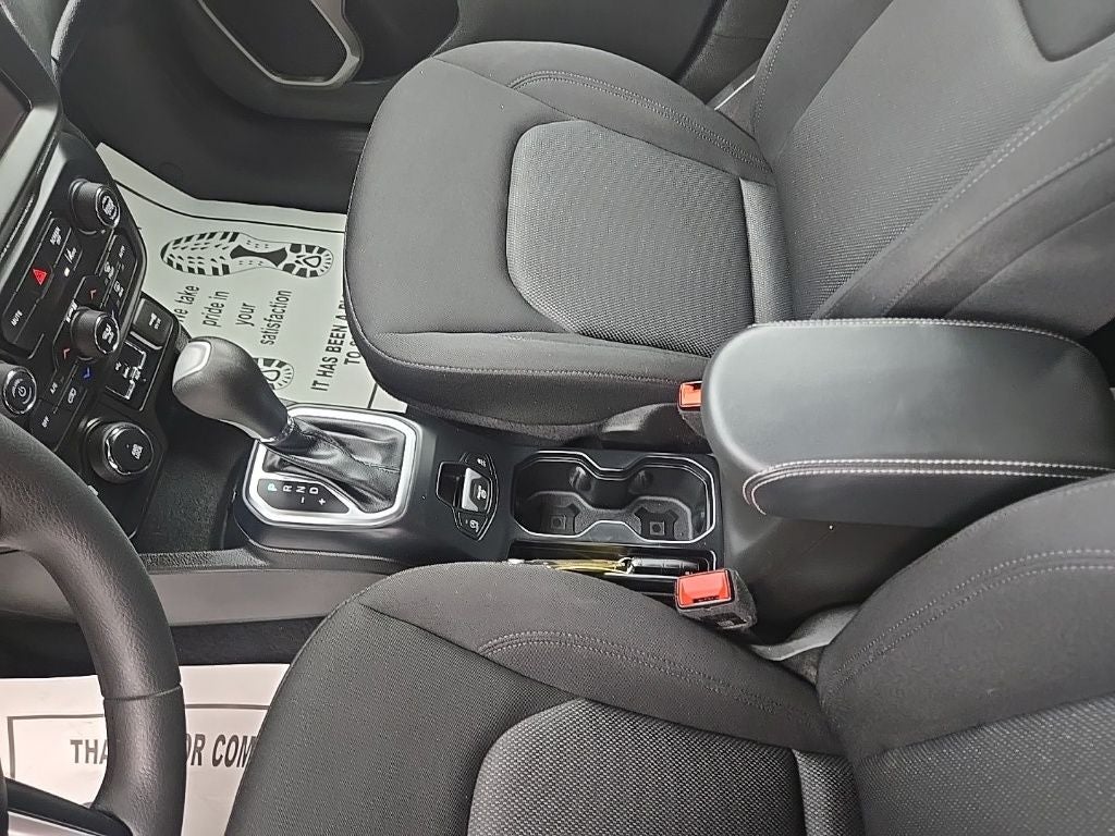 2023 Jeep Renegade Latitude + Push-button Start + Lane Keep Assist