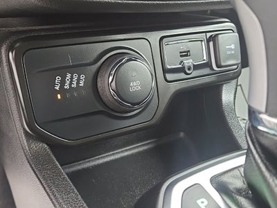 2023 Jeep Renegade Latitude + Push-button Start + Lane Keep Assist